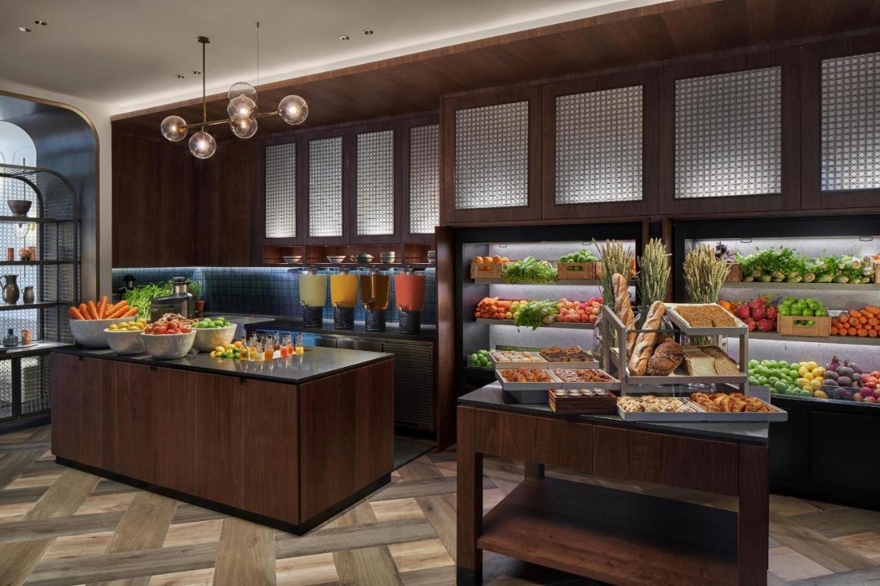 Hilton Singapore Orchard Eksteriør bilde The buffet at the hotel