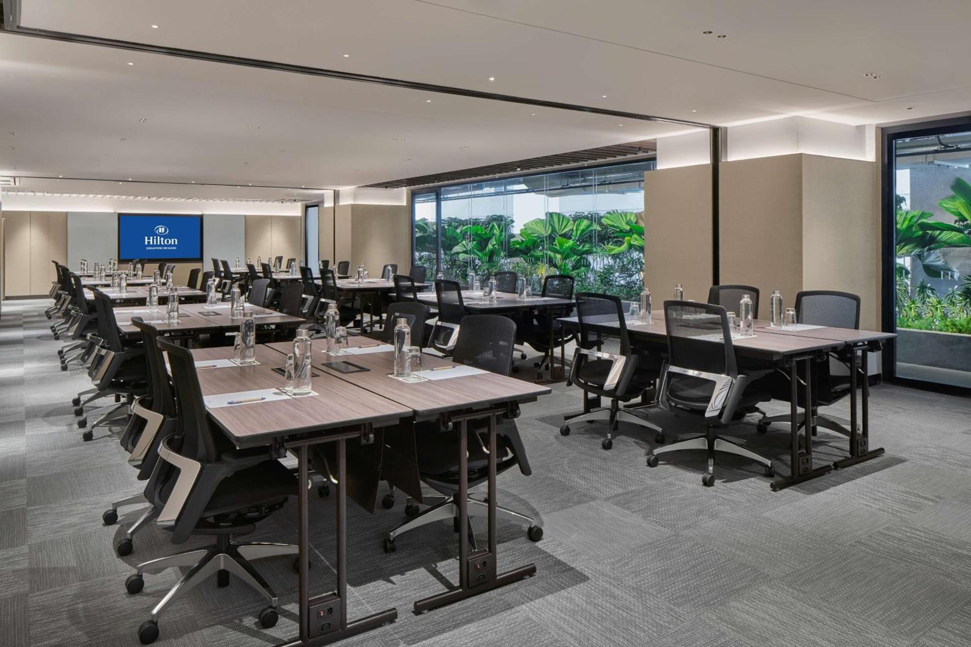 Hilton Singapore Orchard Eksteriør bilde Meeting room at the hotel